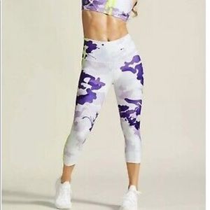 Peloton Nail Polish Camo Capri Leggings - Medium